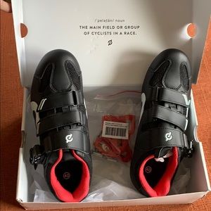 Pelotón Cycling Shoes - NEW - Size 40